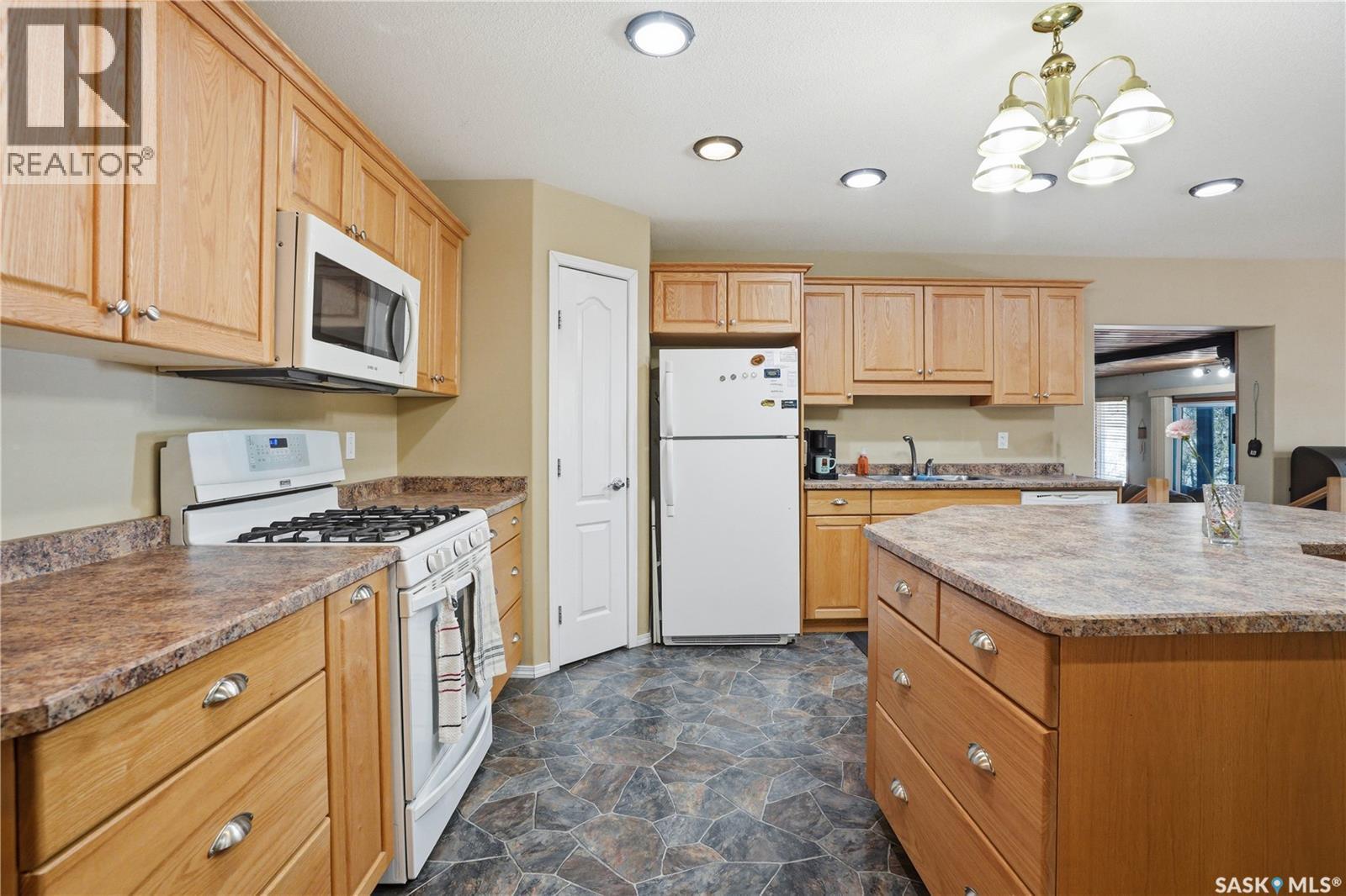 205 Bay Drive W Property Photo 5