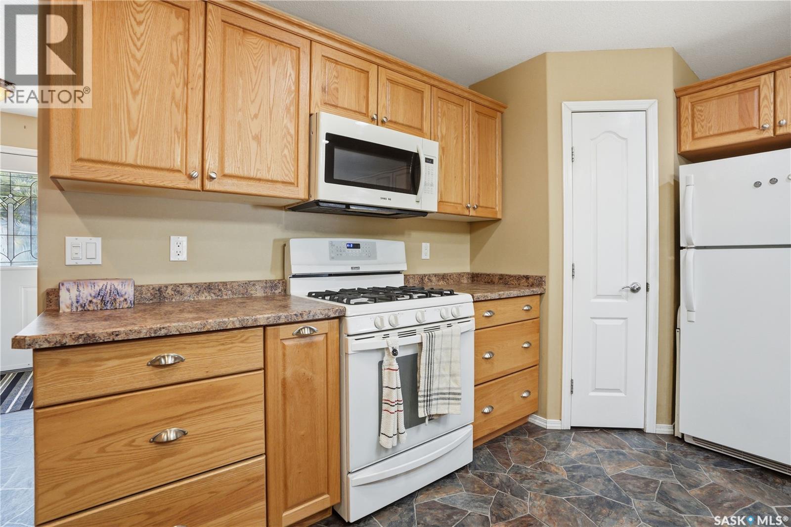 205 Bay Drive W Property Photo 6