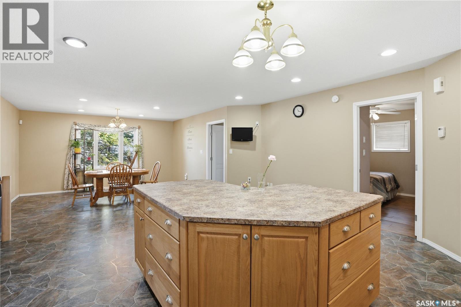 205 Bay Drive W Property Photo 8
