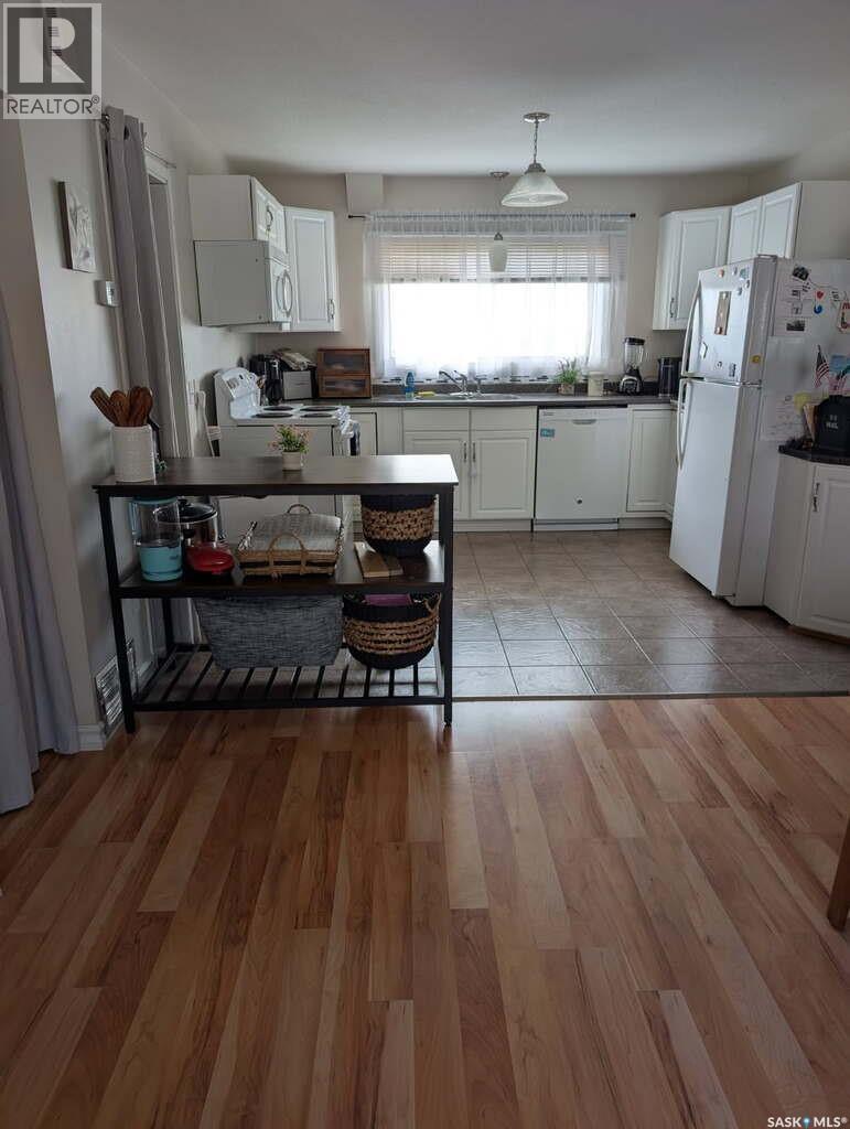 344 Young Street Property Photo 4