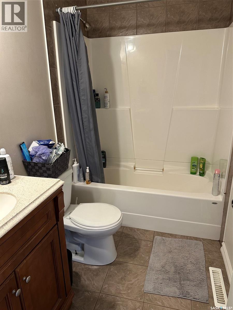 344 Young Street Property Photo 9