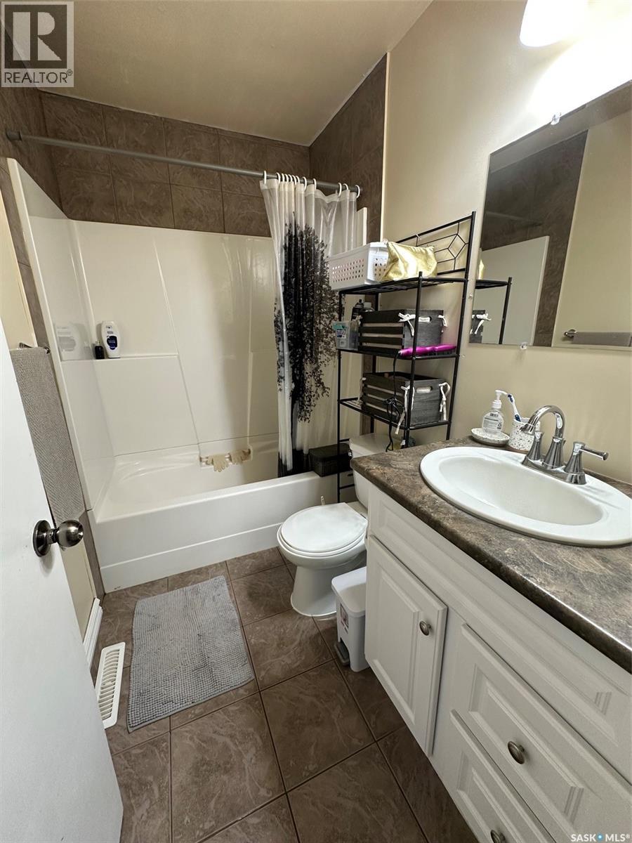 344 Young Street Property Photo 20