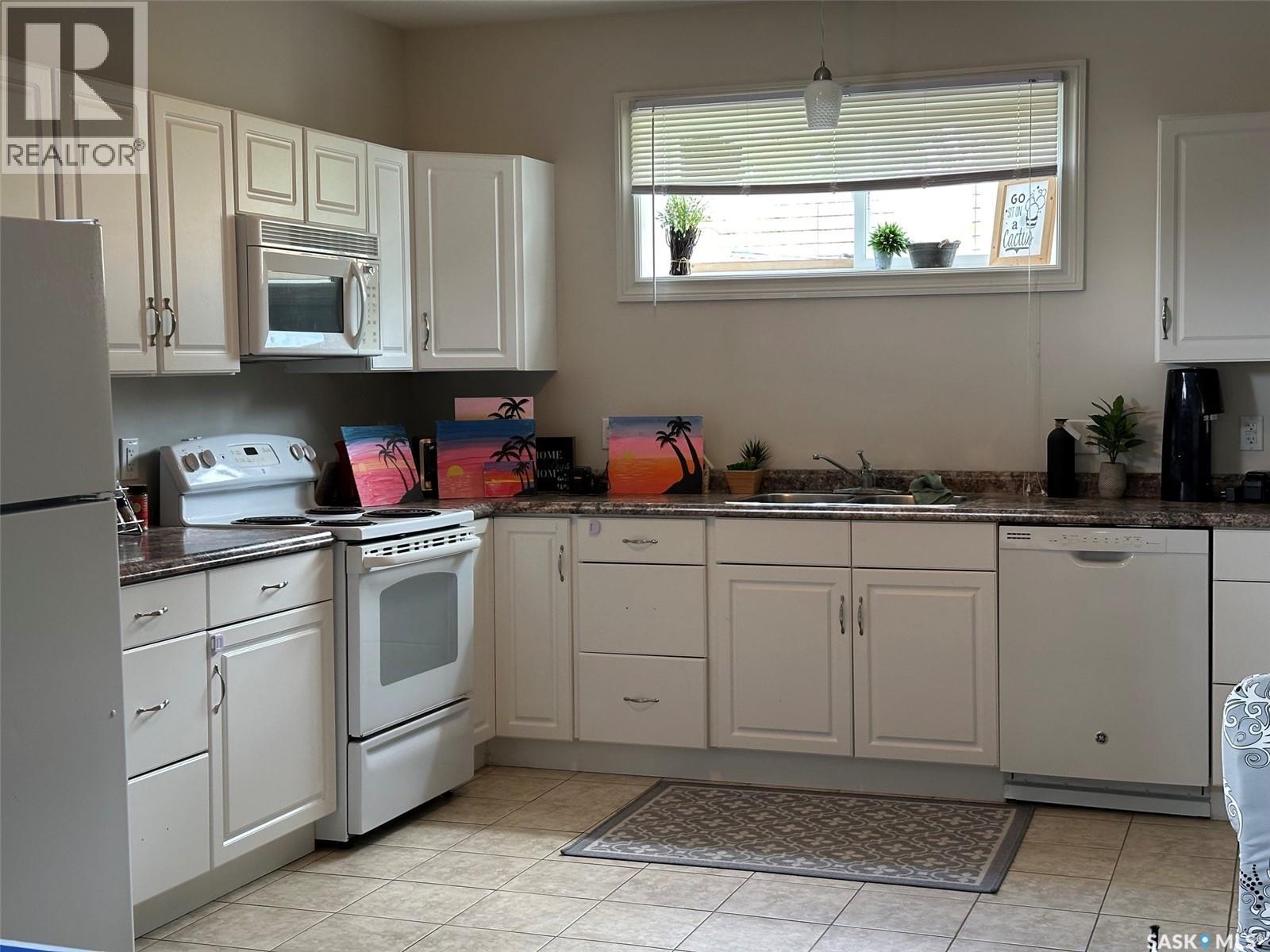 344 Young Street Property Photo 24