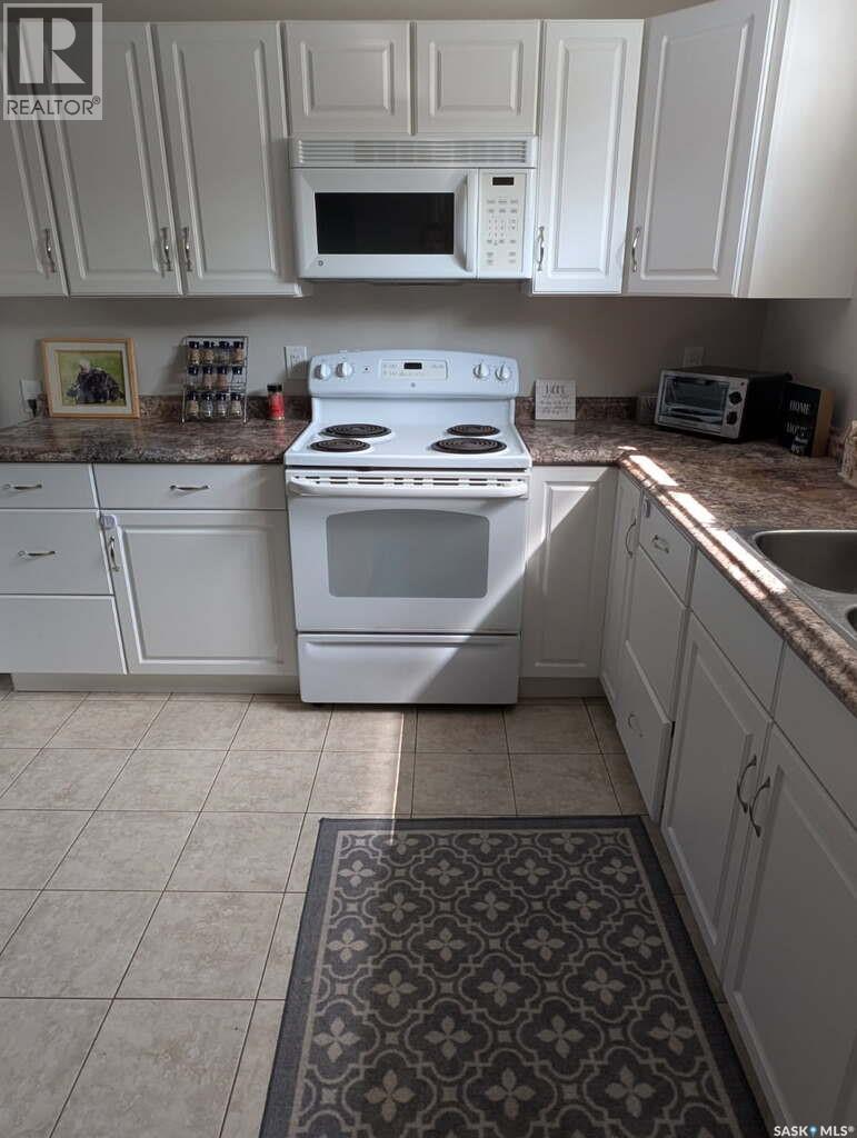 344 Young Street Property Photo 25