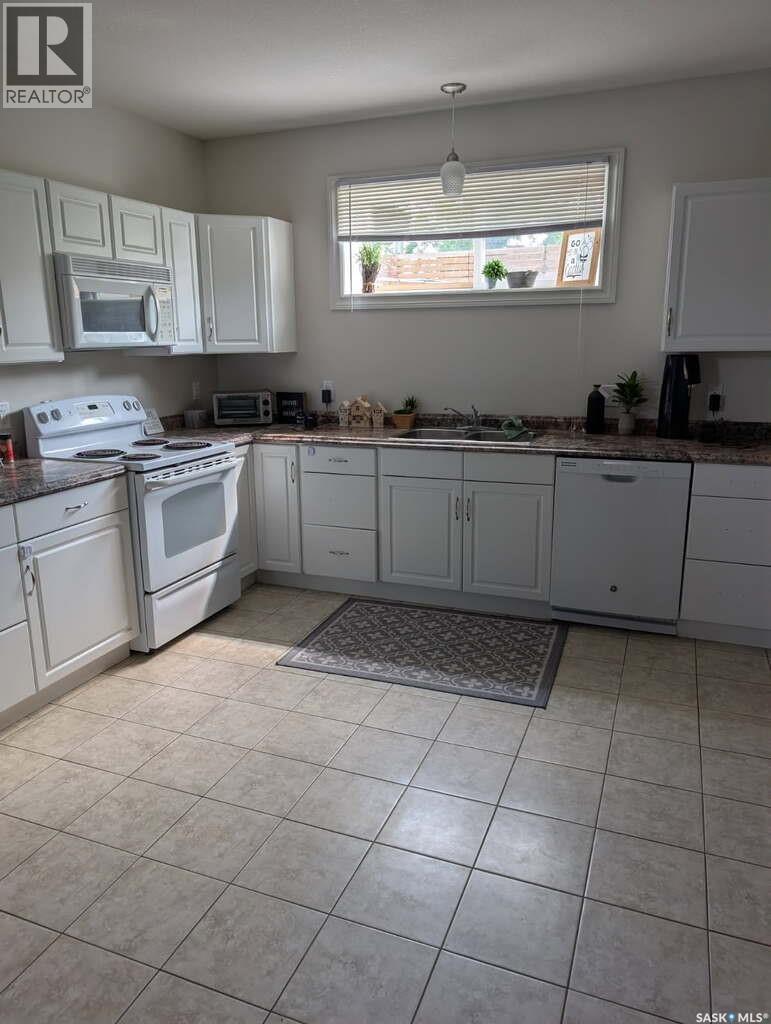 344 Young Street Property Photo 26