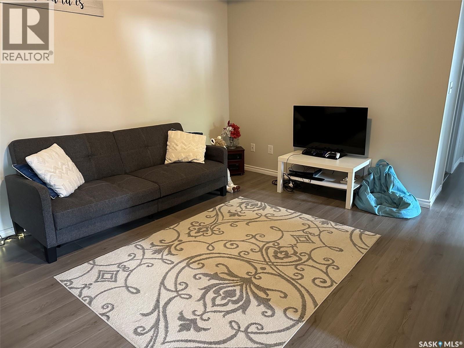 344 Young Street Property Photo 28