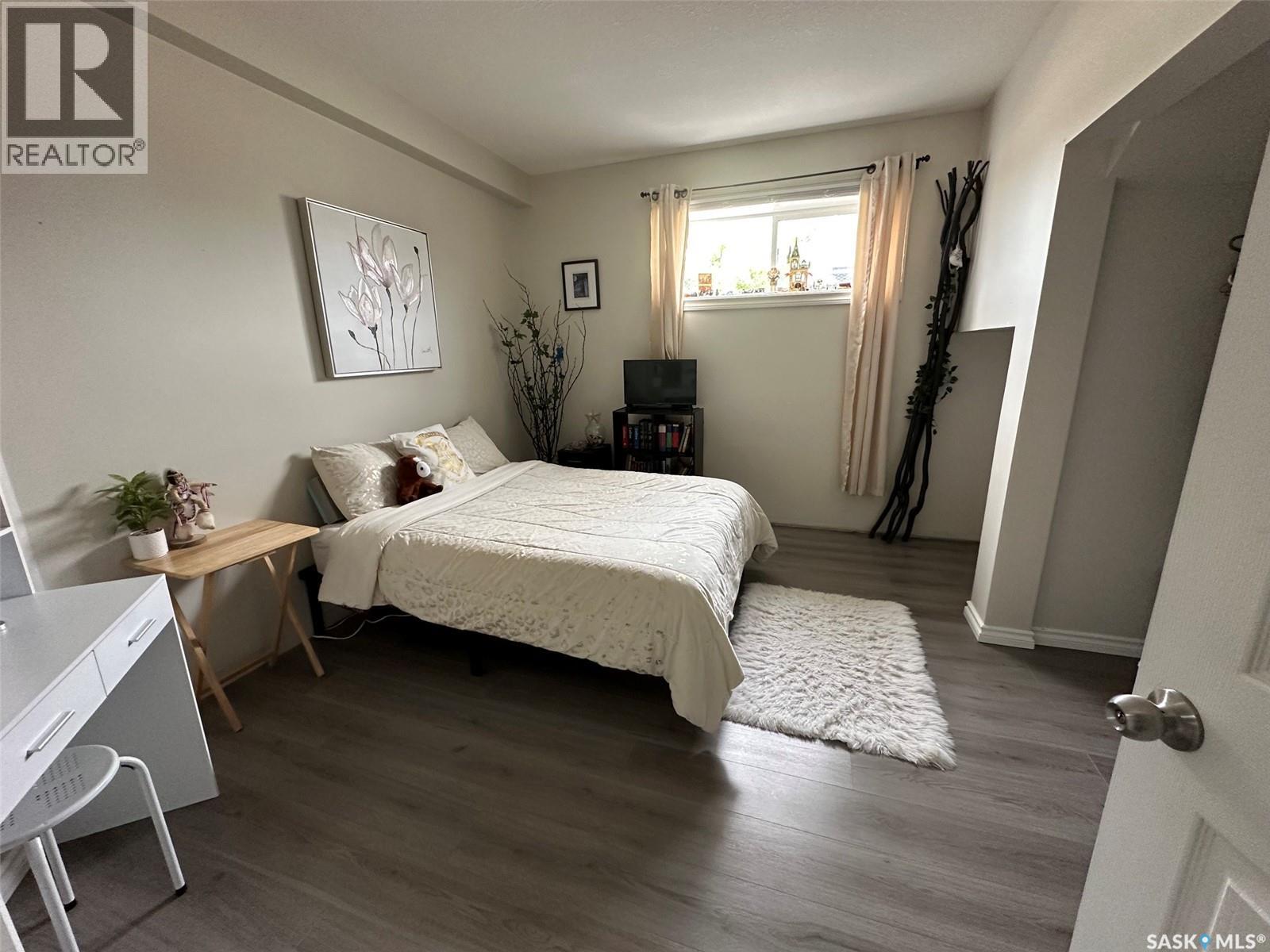 344 Young Street Property Photo 32