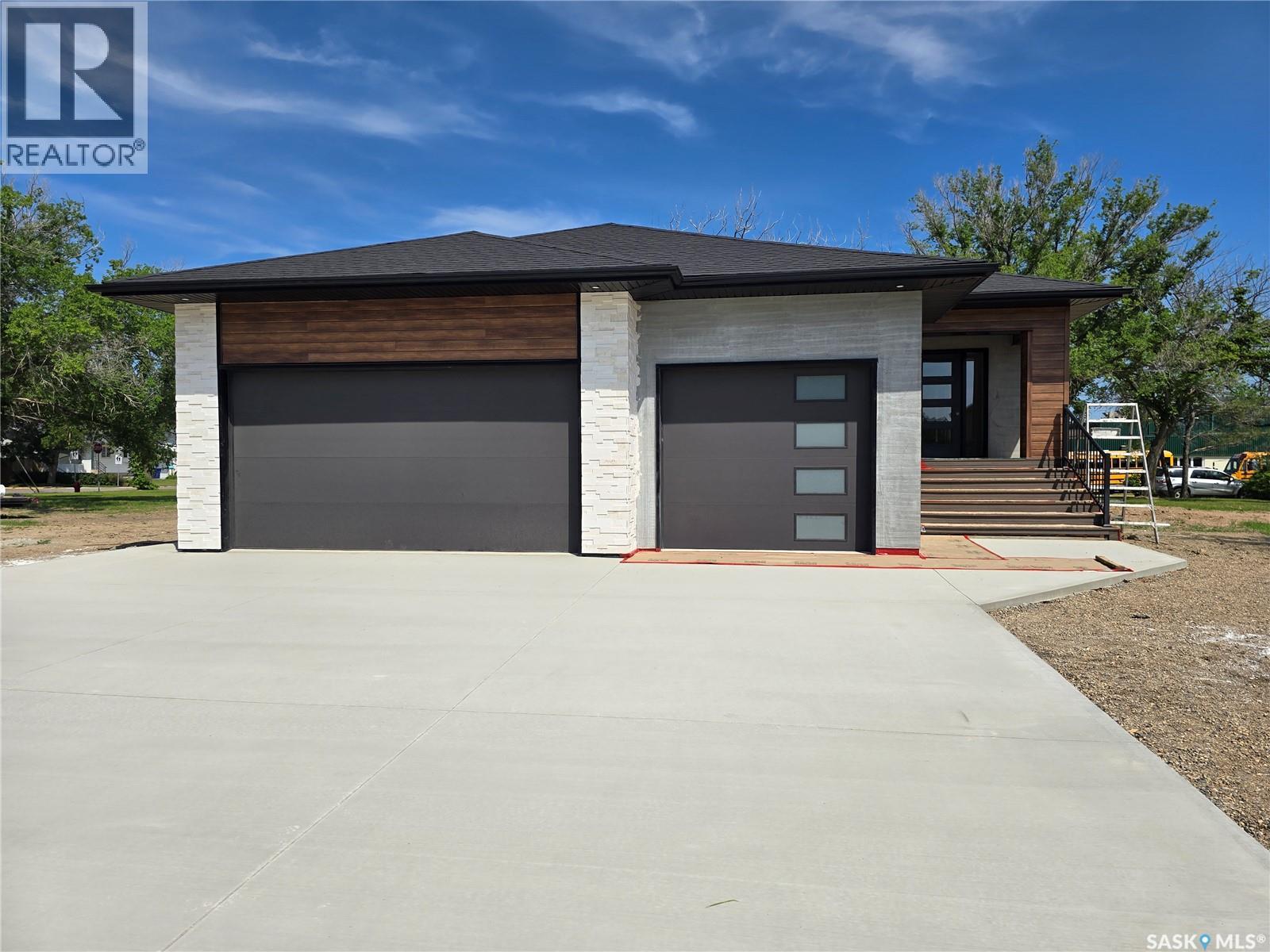 44 Kenney Crescent Property Photo 1