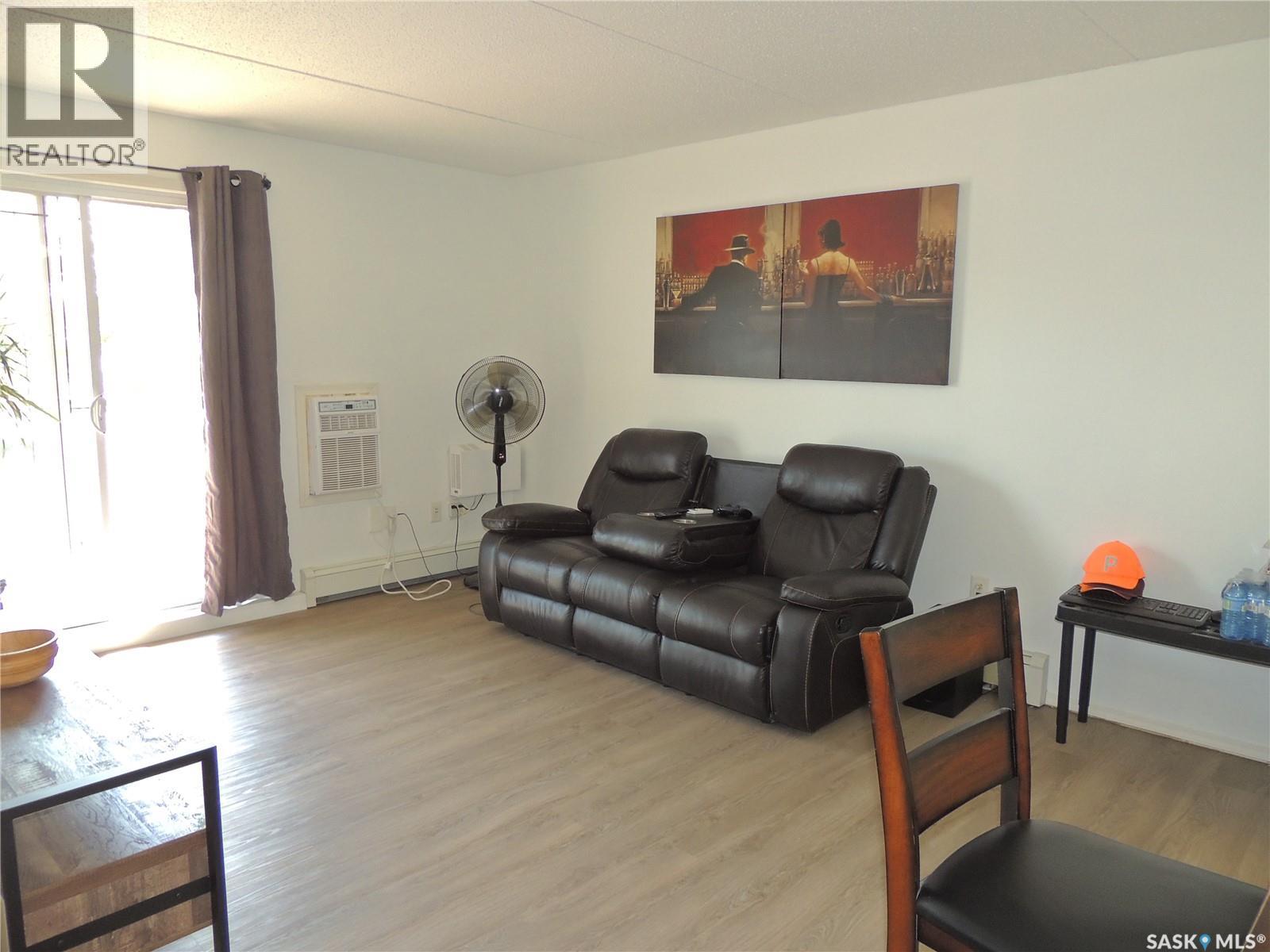 201 701 Henry Street Property Photo 3