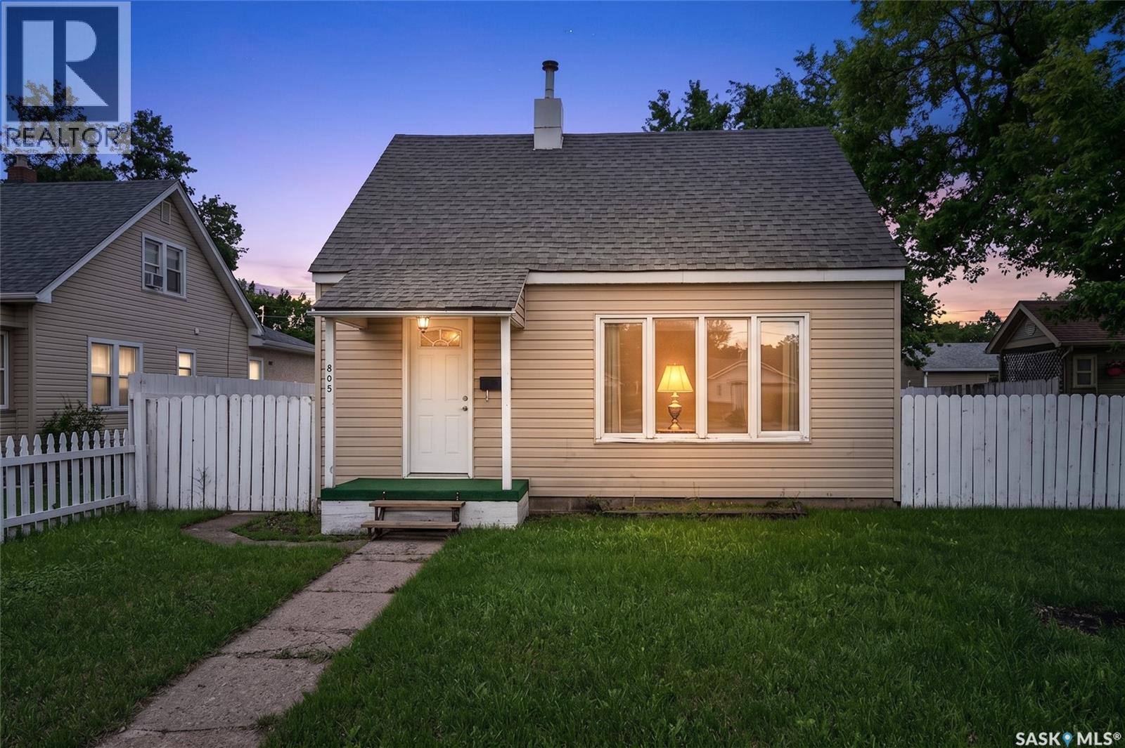 805 Athabasca Street E Property Photo 1