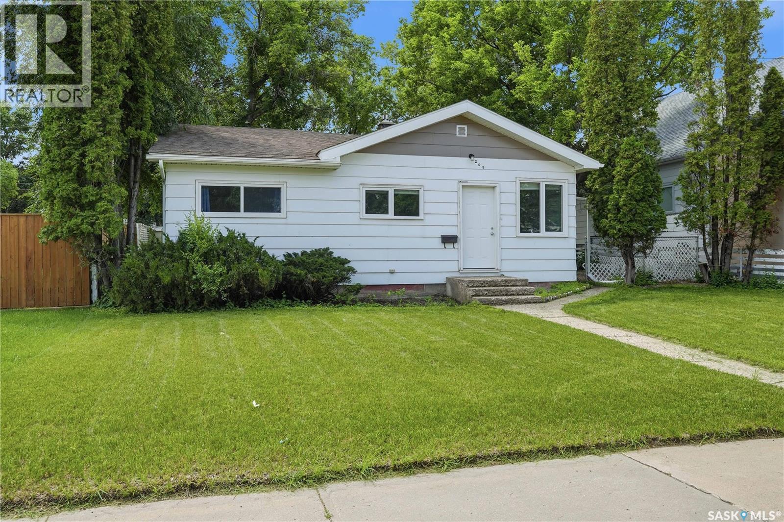 269 Iroquois Street W Property Photo 1