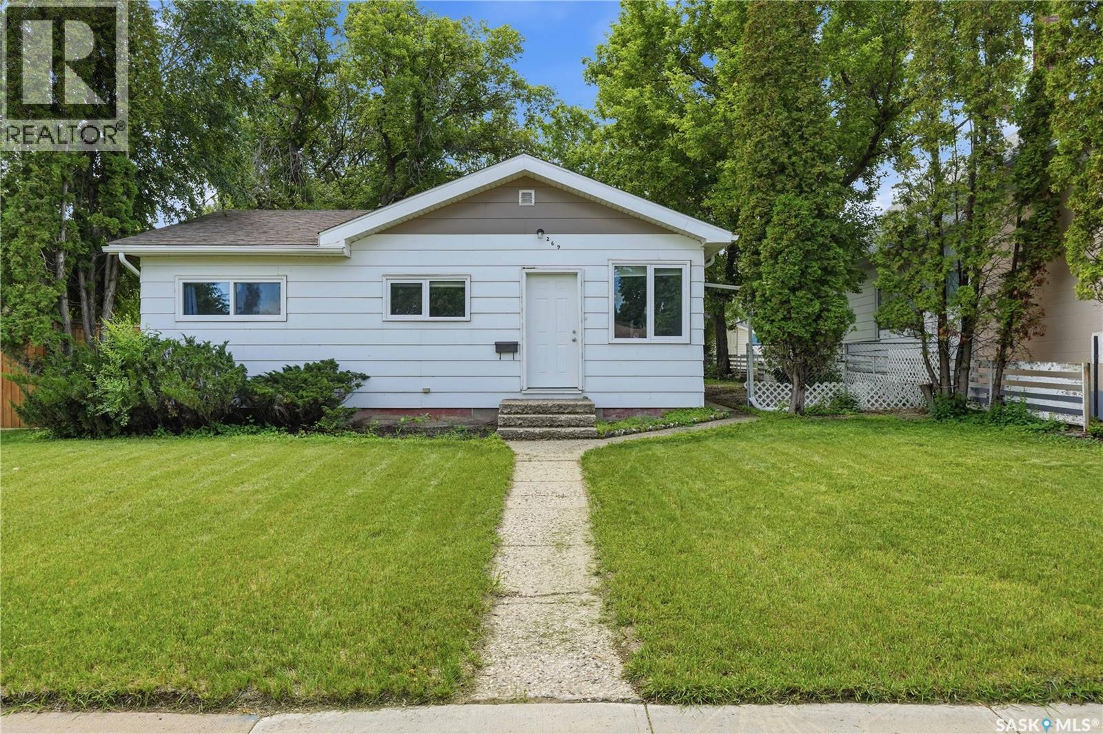 269 Iroquois Street W Property Photo 2
