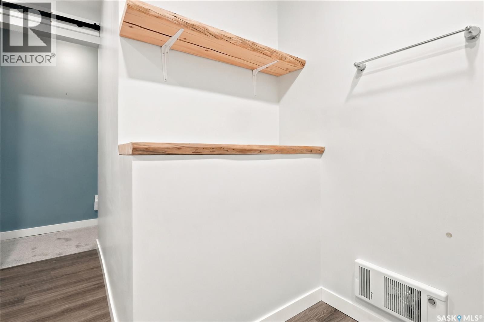 269 Iroquois Street W Property Photo 24
