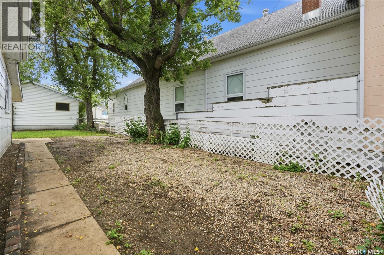 269 Iroquois Street W Property Photo 35