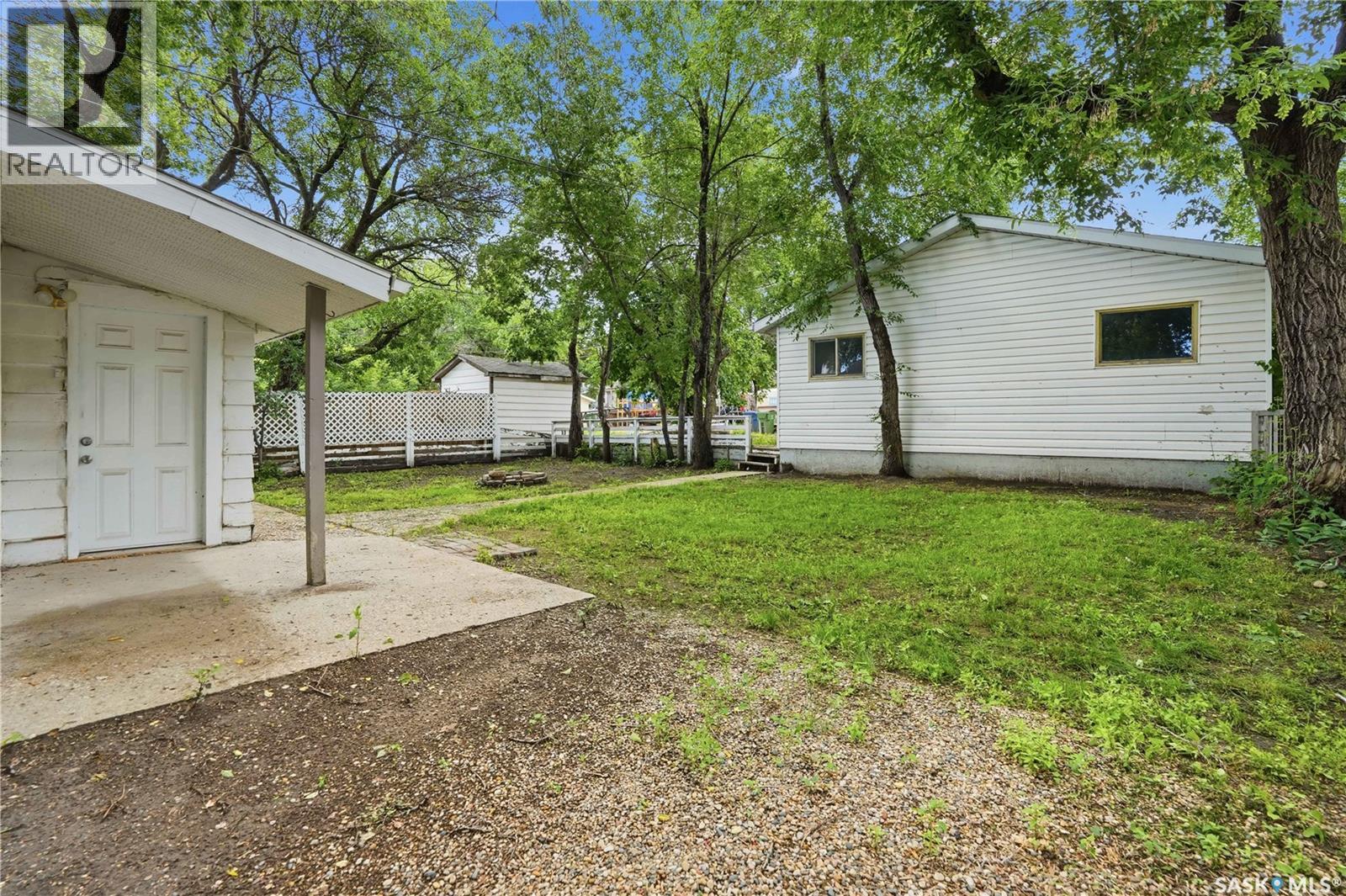 269 Iroquois Street W Property Photo 36