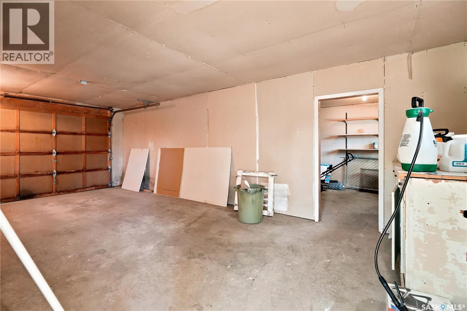 269 Iroquois Street W Property Photo 44