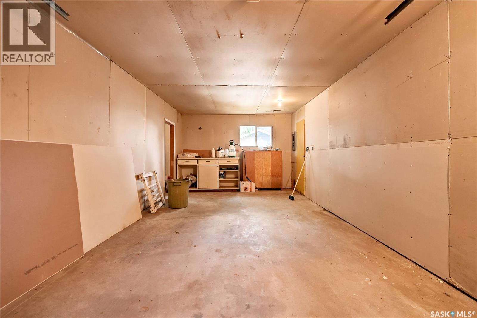 269 Iroquois Street W Property Photo 45