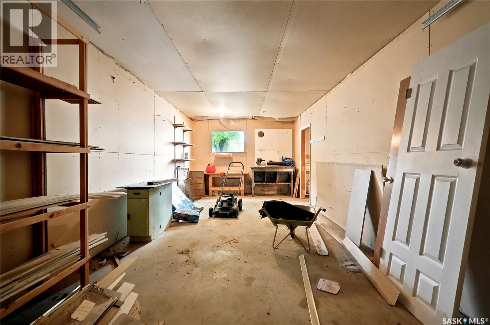 269 Iroquois Street W Property Photo 47