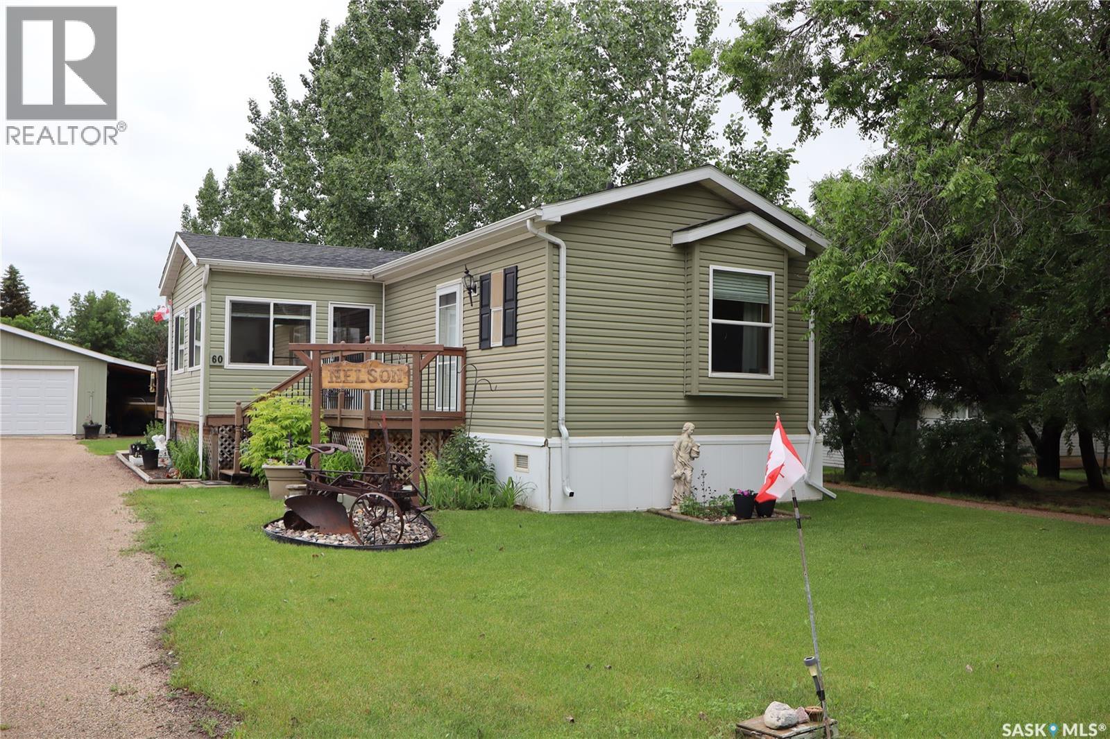 60 Pelican Street E Property Photo 1