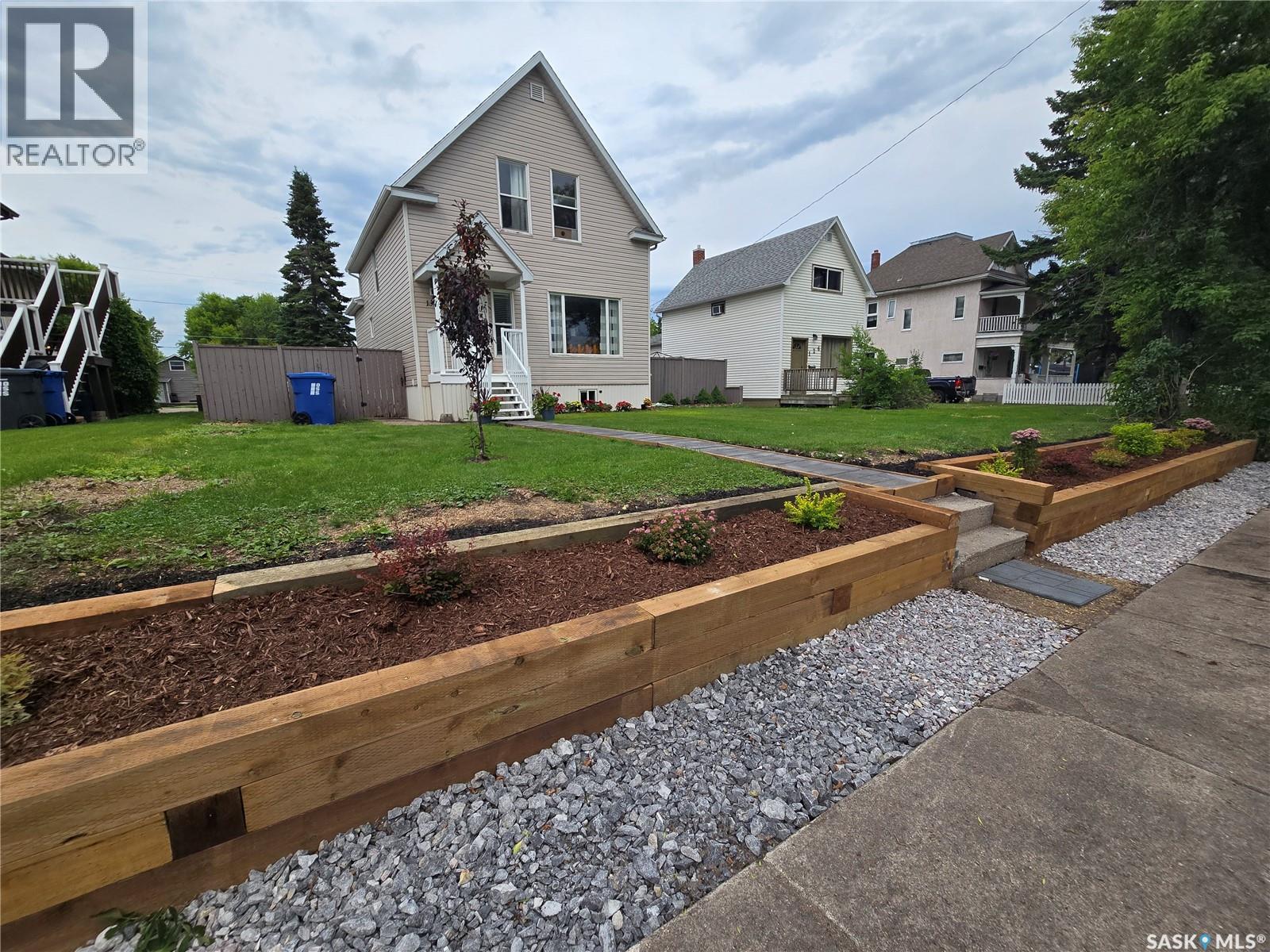 134 9th Avenue W Property Photo 4
