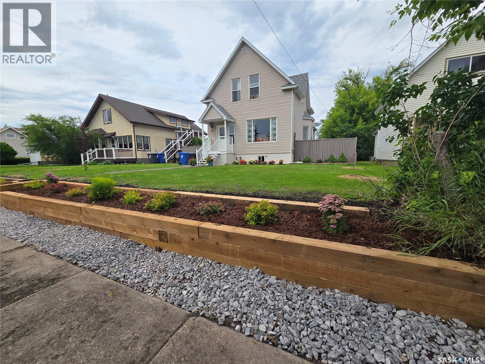 134 9th Avenue W Property Photo 5