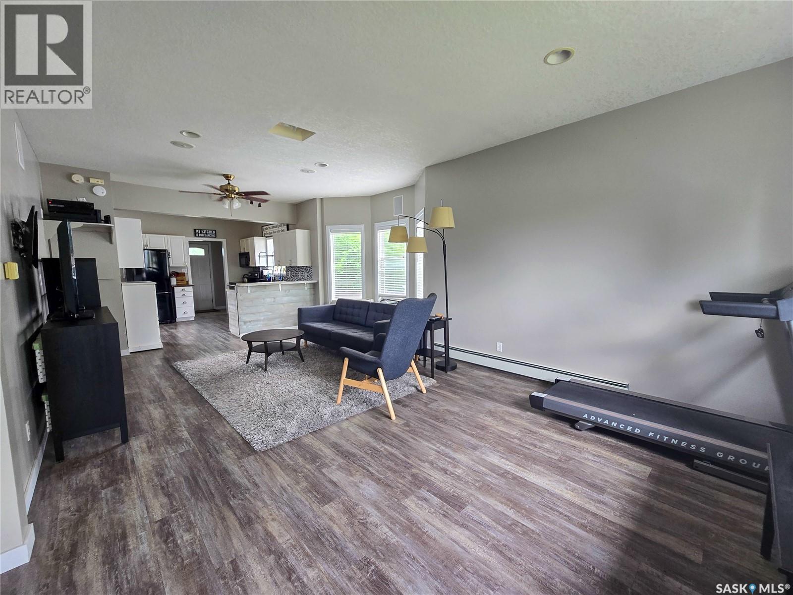 134 9th Avenue W Property Photo 8