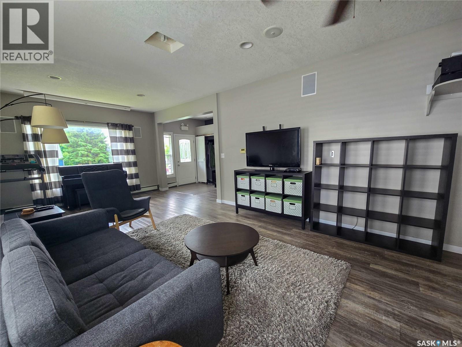 134 9th Avenue W Property Photo 11