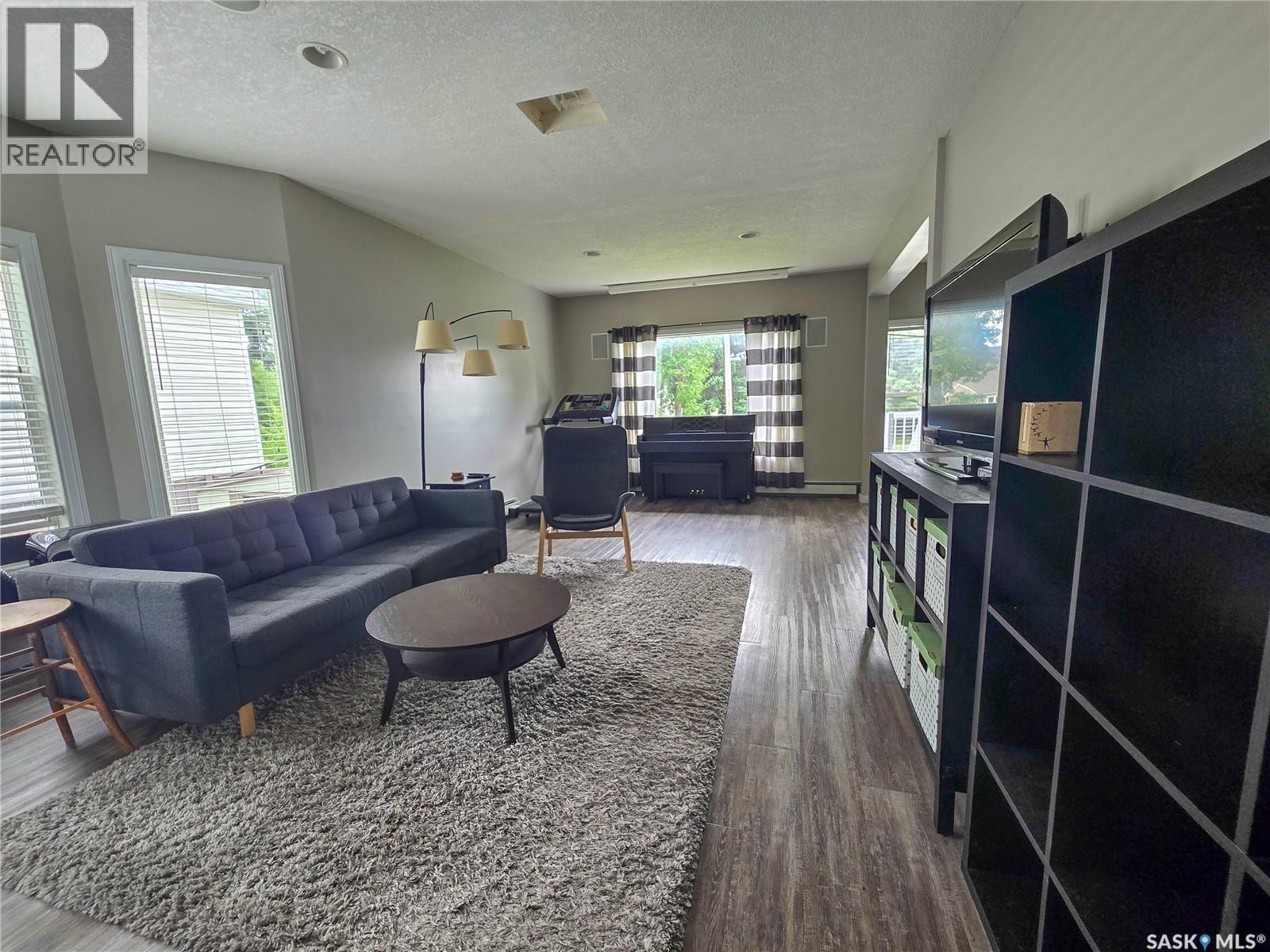 134 9th Avenue W Property Photo 12