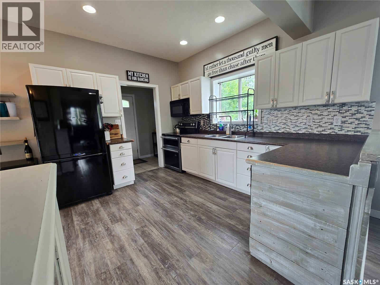 134 9th Avenue W Property Photo 14