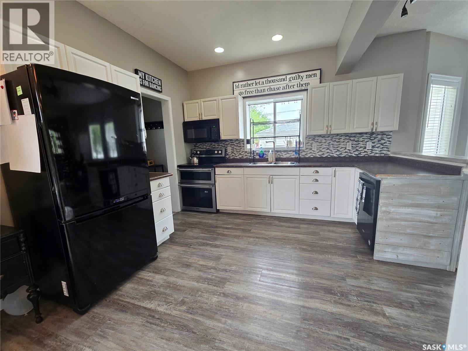 134 9th Avenue W Property Photo 15
