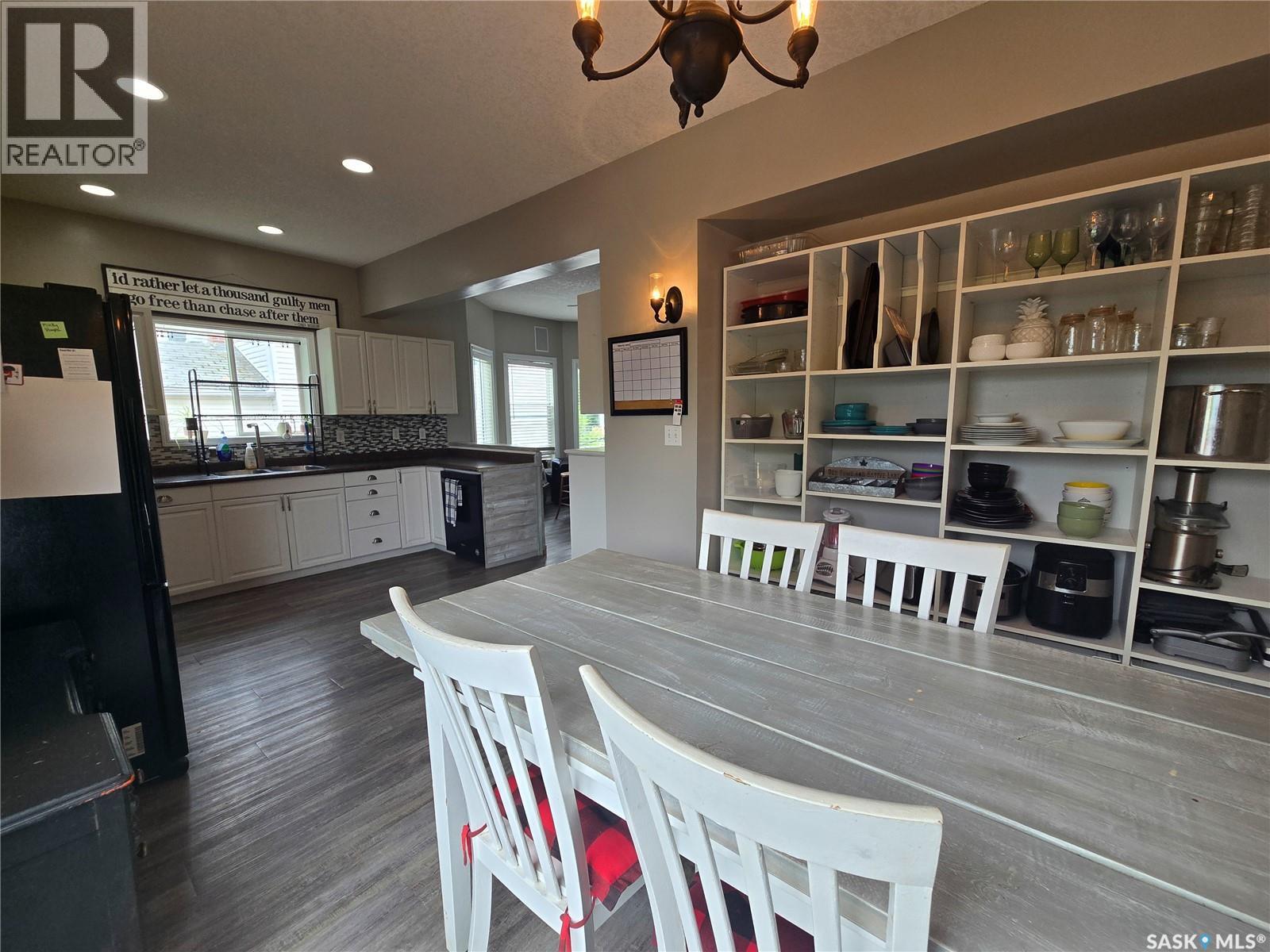 134 9th Avenue W Property Photo 17