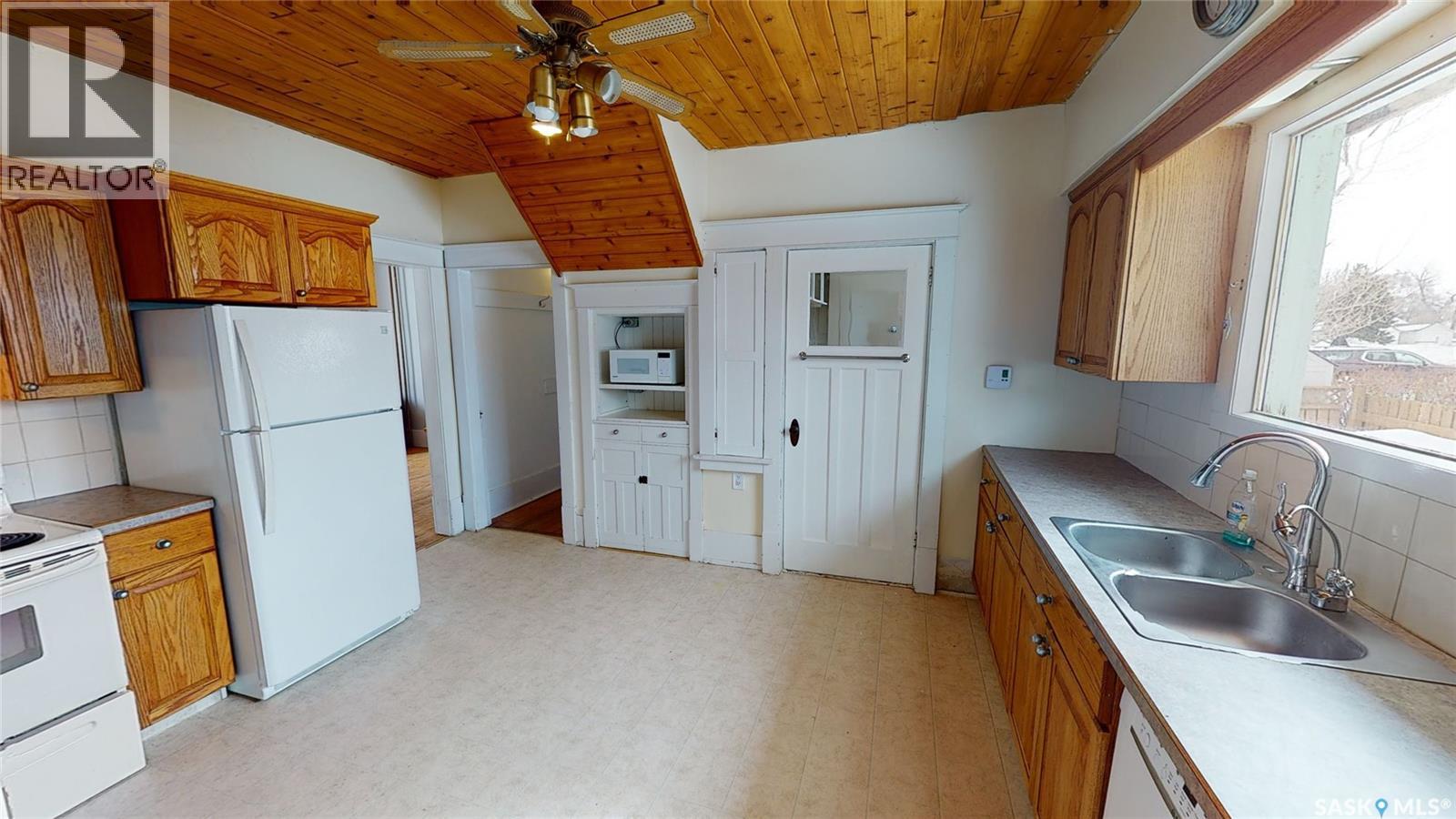 215 Main Street Property Photo 6