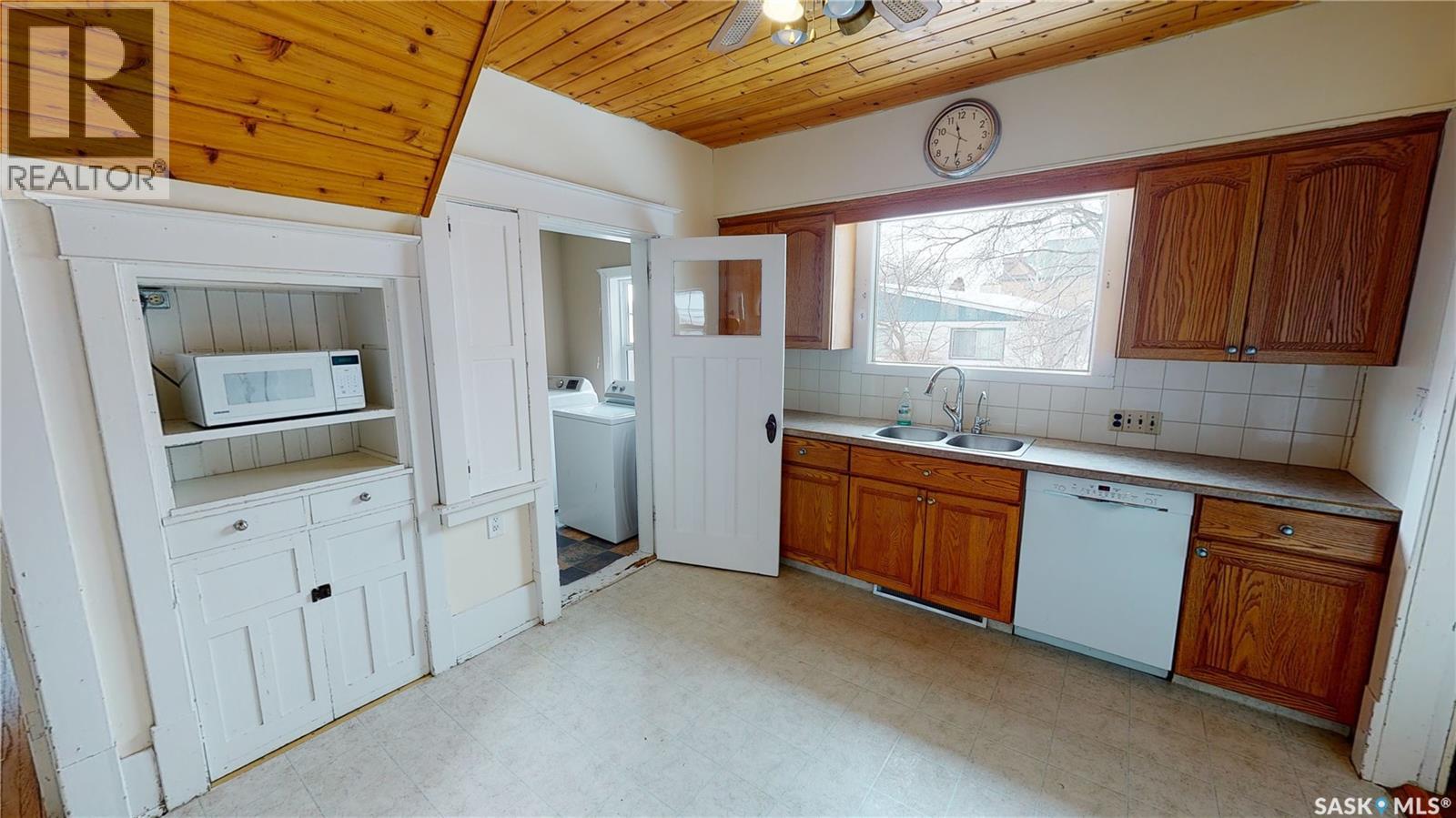 215 Main Street Property Photo 8