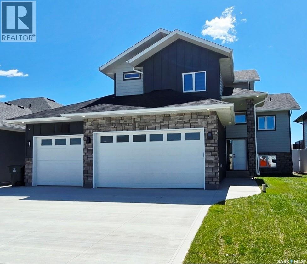 703 Ballesteros Crescent Property Photo 1