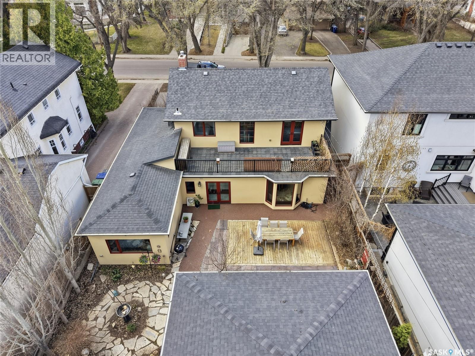 208 Saskatchewan Crescent W Property Photo 4