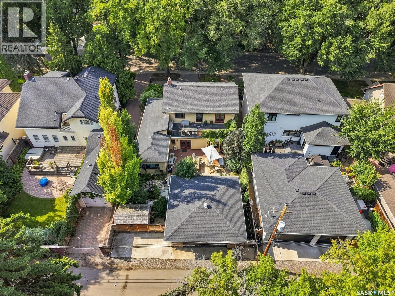 208 Saskatchewan Crescent W Property Photo 6