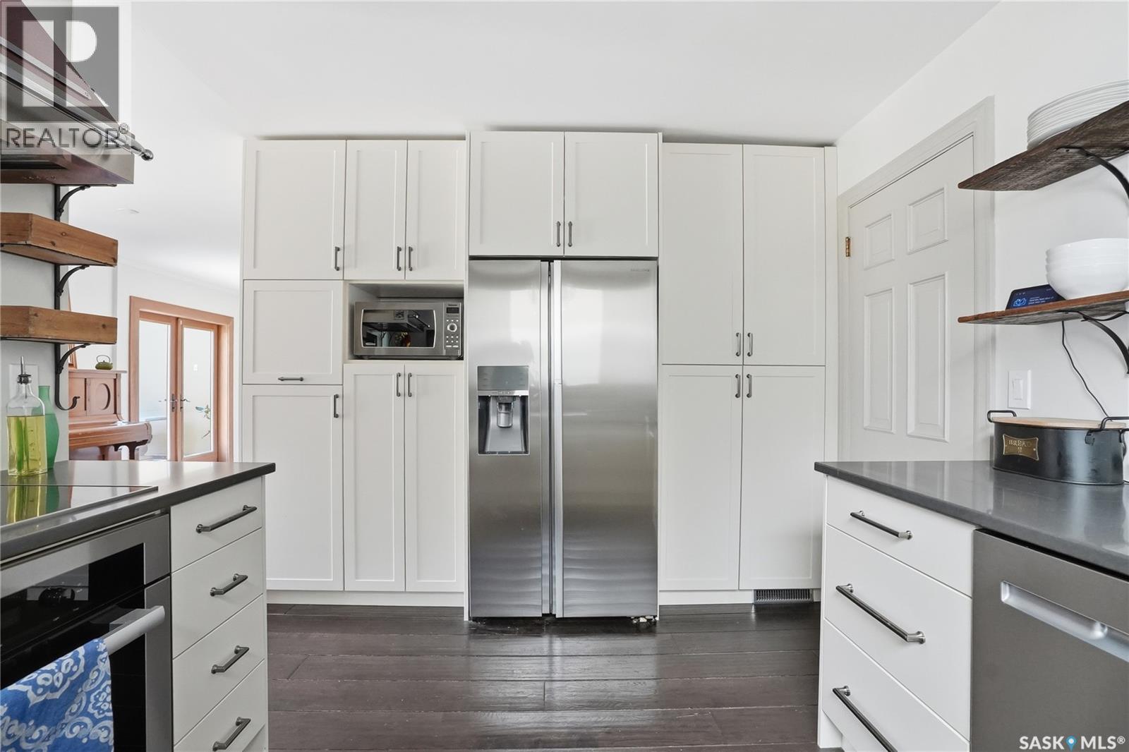 208 Saskatchewan Crescent W Property Photo 19