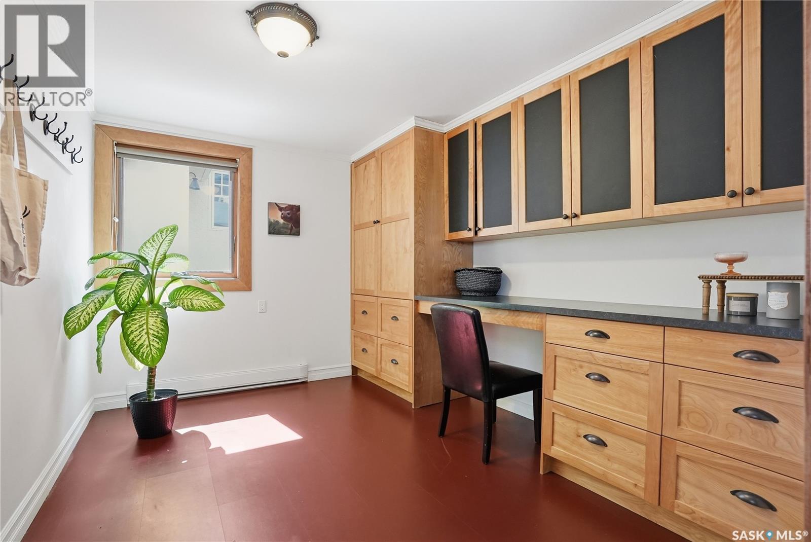 208 Saskatchewan Crescent W Property Photo 26