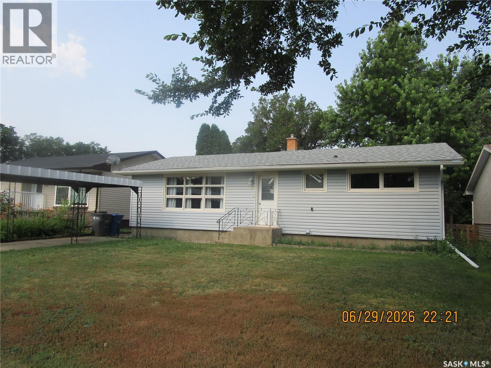 710 3rd Street E Property Photo 1