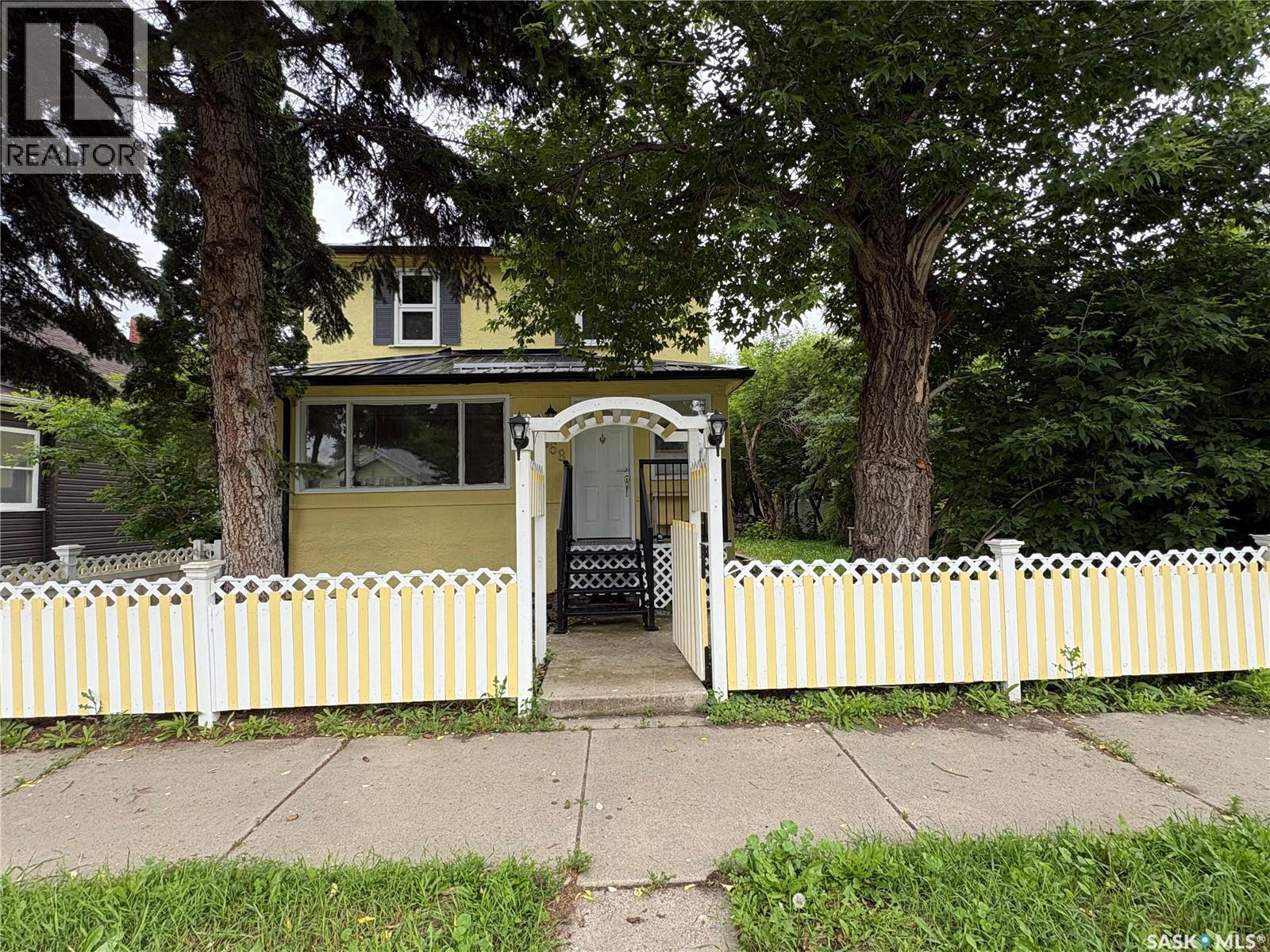 368 4th Avenue E Property Photo 1