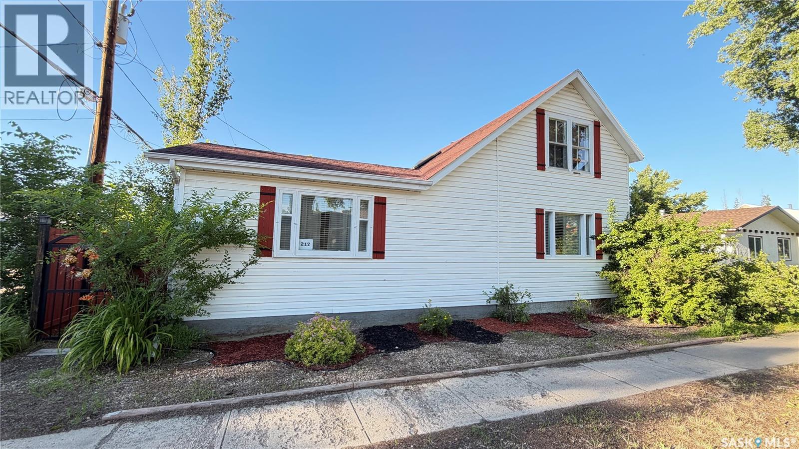 217 2nd Avenue Property Photo 1