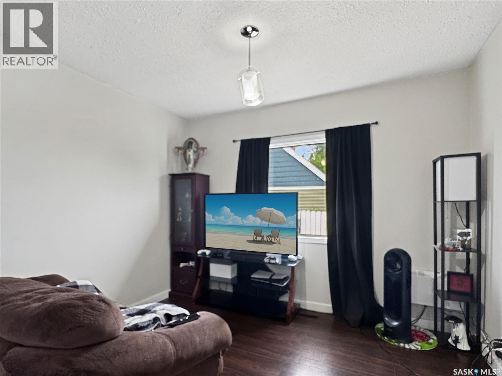 862 109th Street Property Photo 3
