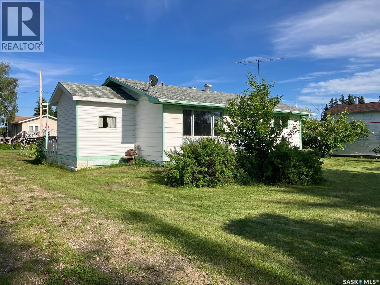 113 1st Street W Property Photo 1