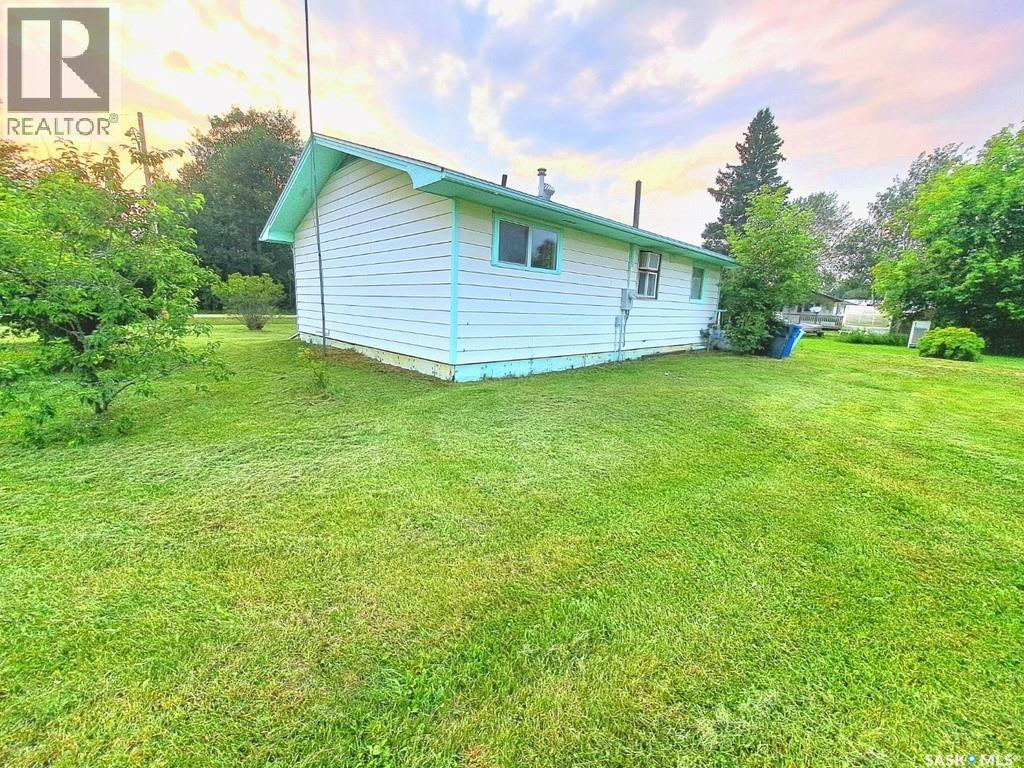 113 1st Street W Property Photo 4