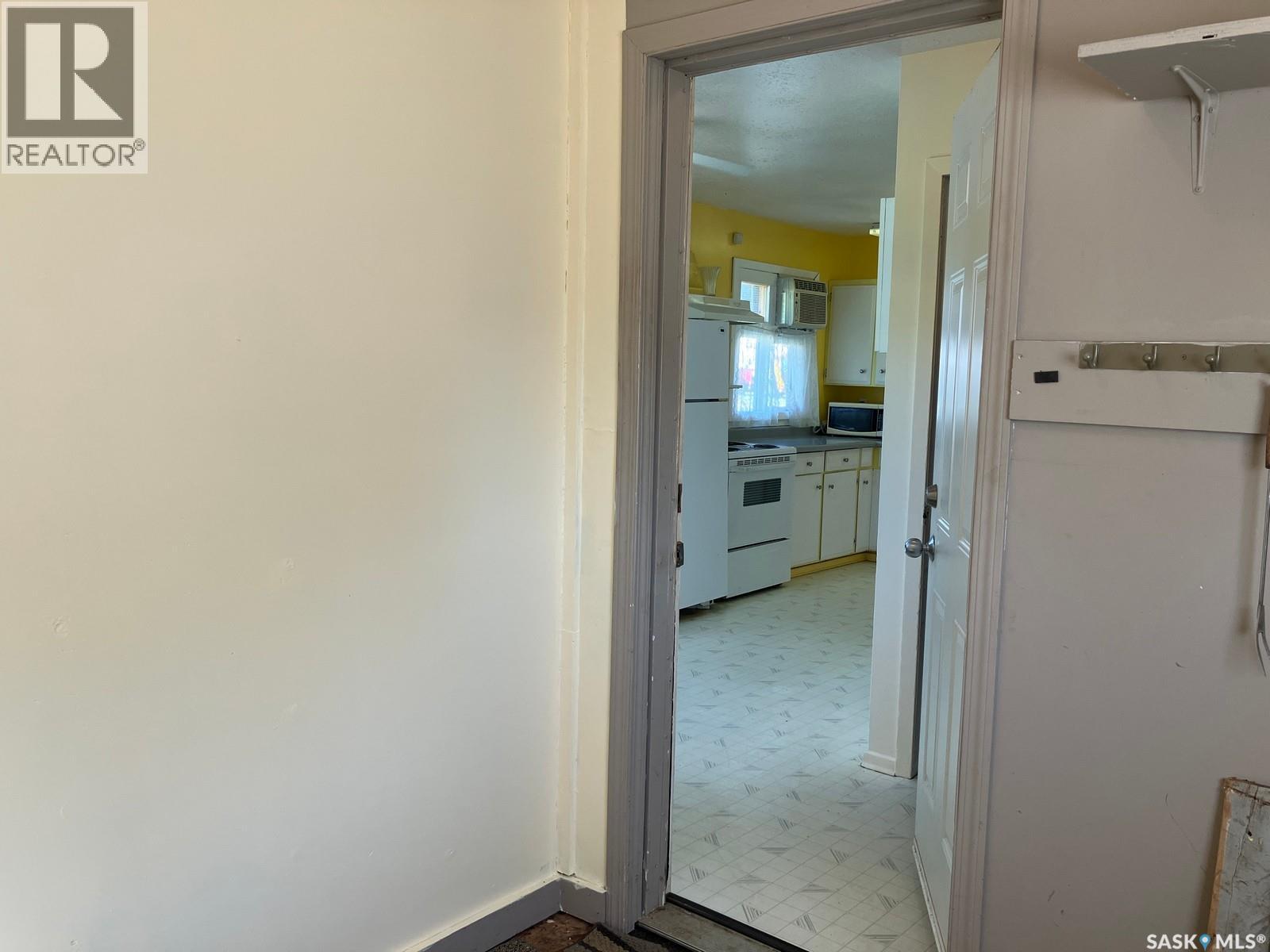 113 1st Street W Property Photo 8