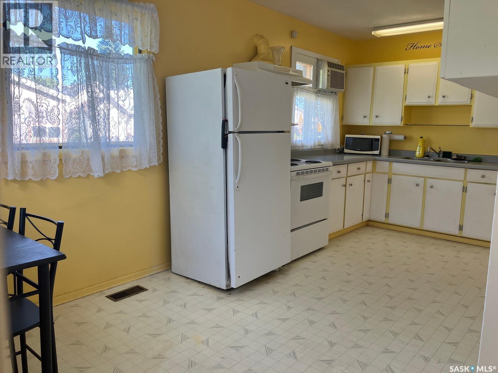 113 1st Street W Property Photo 9