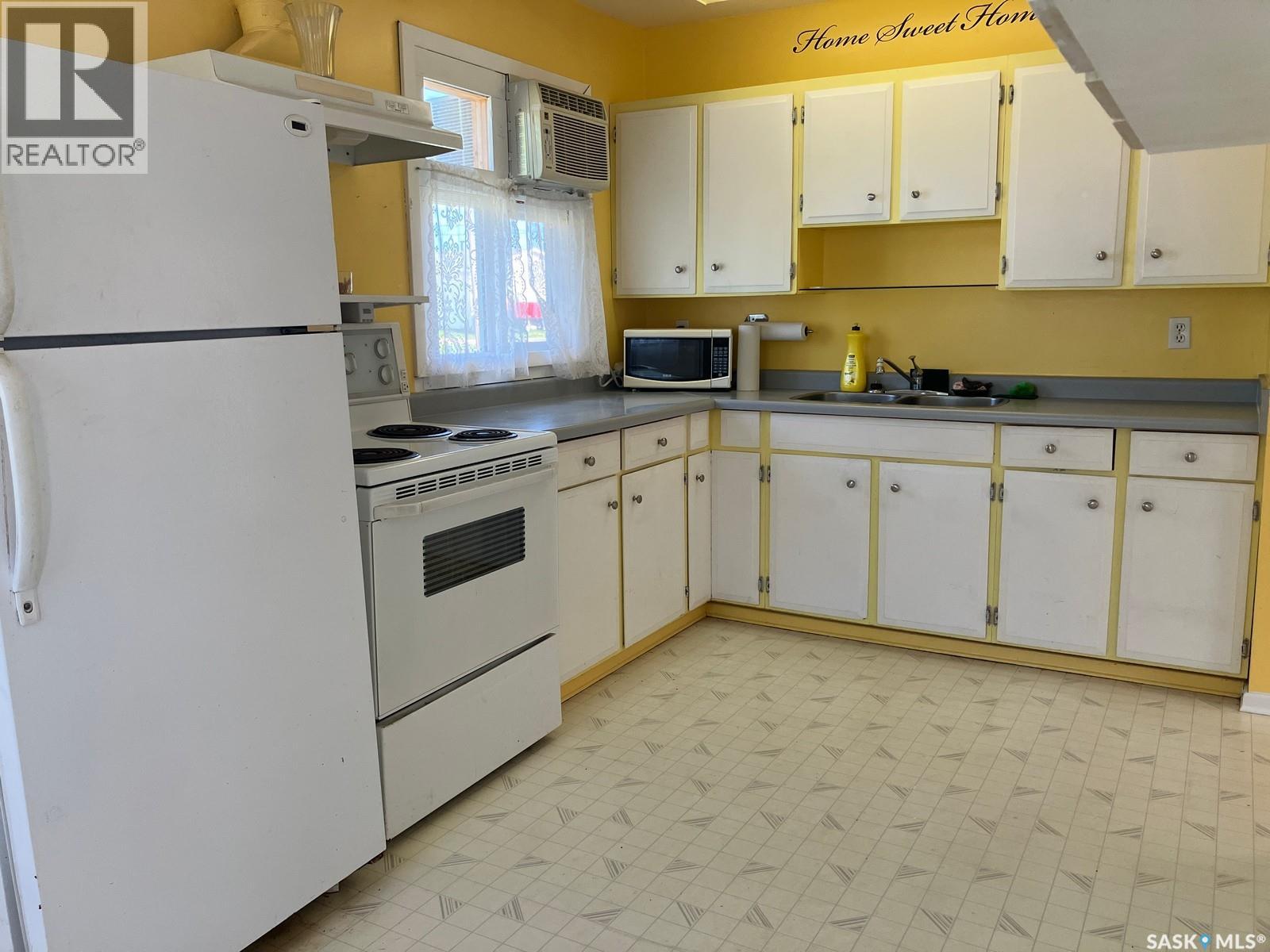 113 1st Street W Property Photo 10