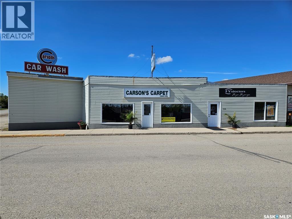 712 Railway Street Property Photo 2