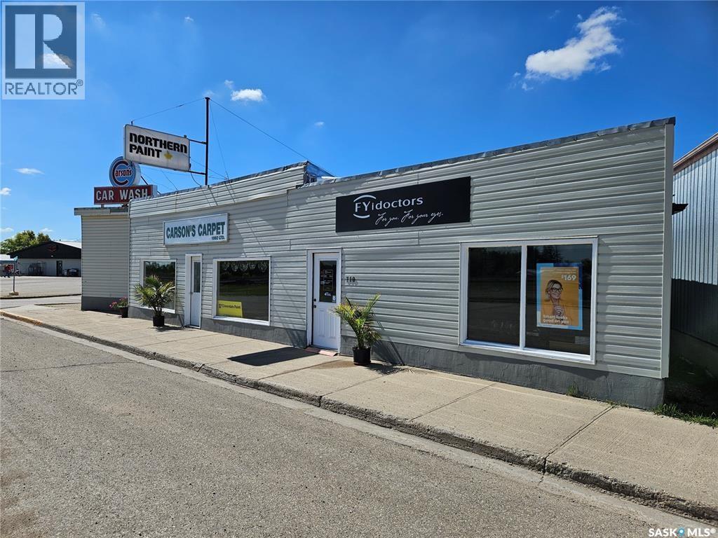 712 Railway Street Property Photo 3