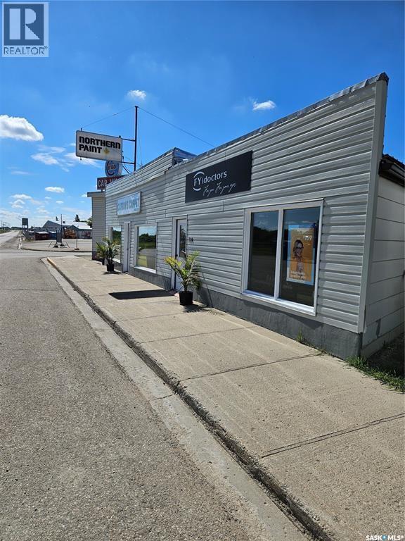 712 Railway Street Property Photo 4